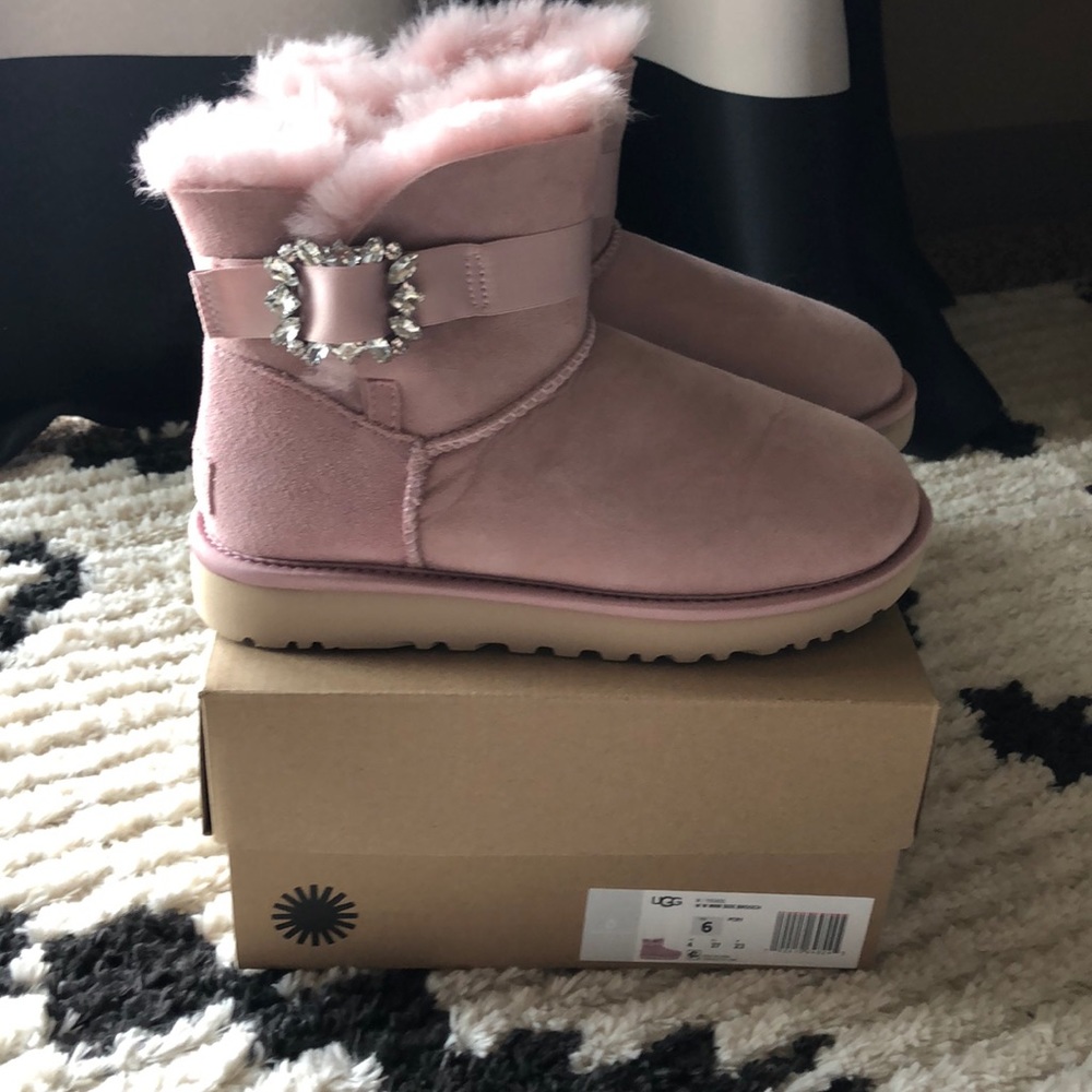Women’s Ugg Boots Pink Mini Side Brooch NWB